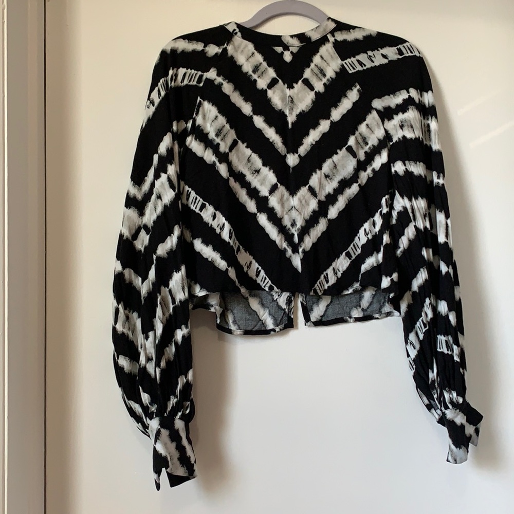 ARFM tie dyed cropped blouse with balloon sleeve